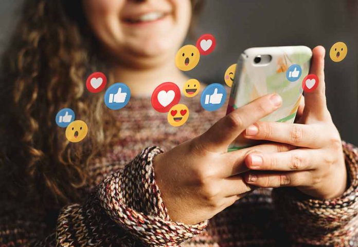 DeSantis Signs Bill To Keep Kids Off Social Media