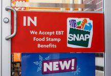 store door sign indicating EBT SNAP acceptance