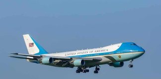 Nicki Minaj JOINS Trump’s Midterm Fight Air Force One Boeing 747 on approach
