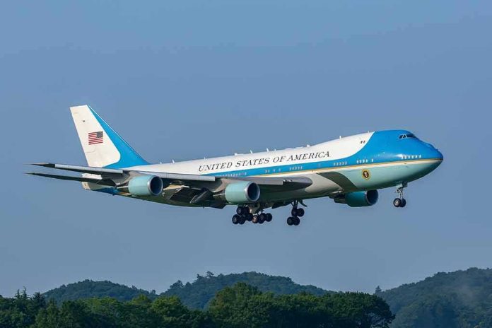 Air Force One Boeing 747 on approach