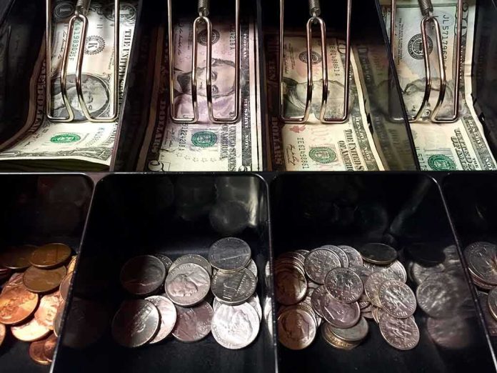 shutterstock_336208619 Cash register drawer with US bills and coins